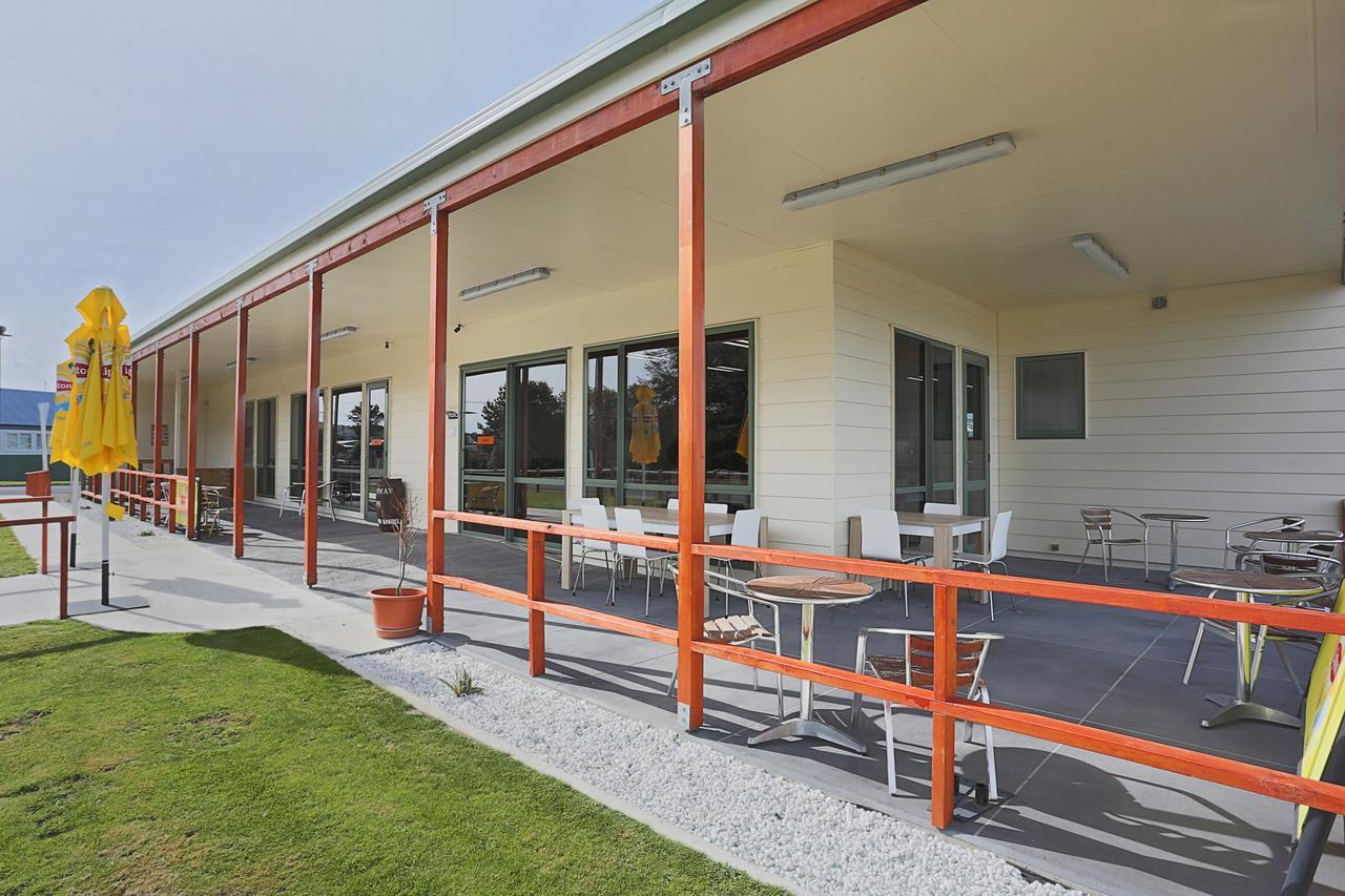 Tui Base Camp Hotel Tuatapere Exterior foto