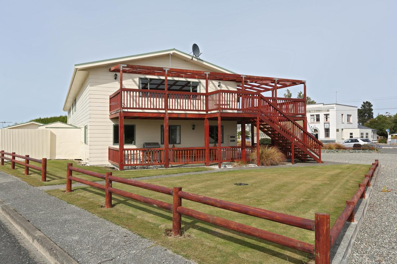 Tui Base Camp Hotel Tuatapere Exterior foto