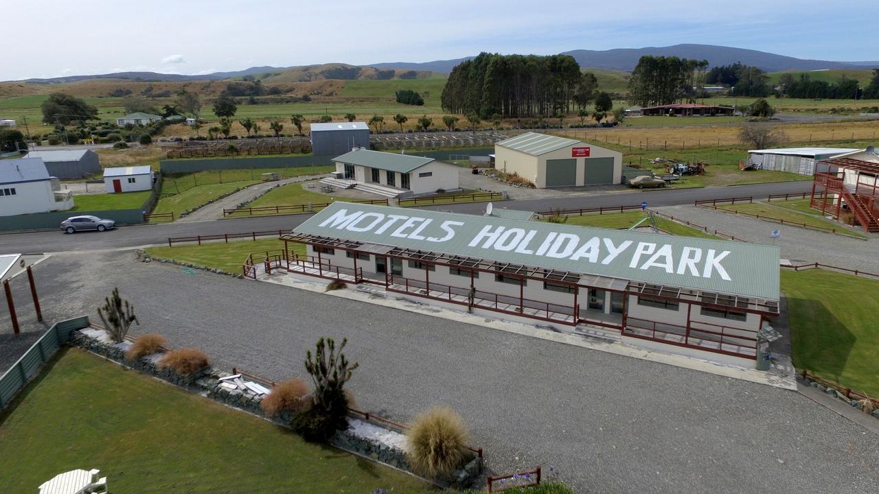 Tui Base Camp Hotel Tuatapere Exterior foto